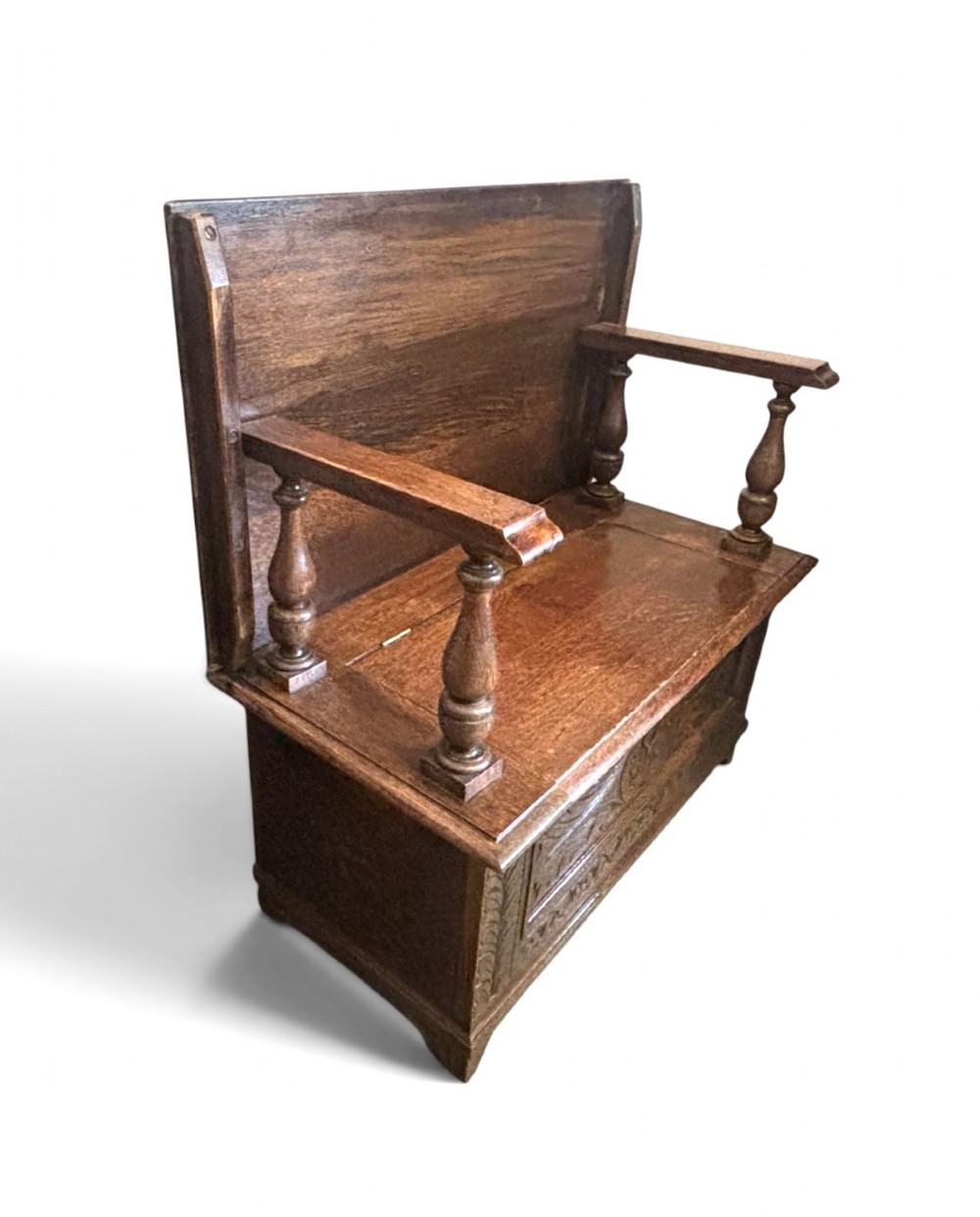 Small carved oak monk’s bench View V