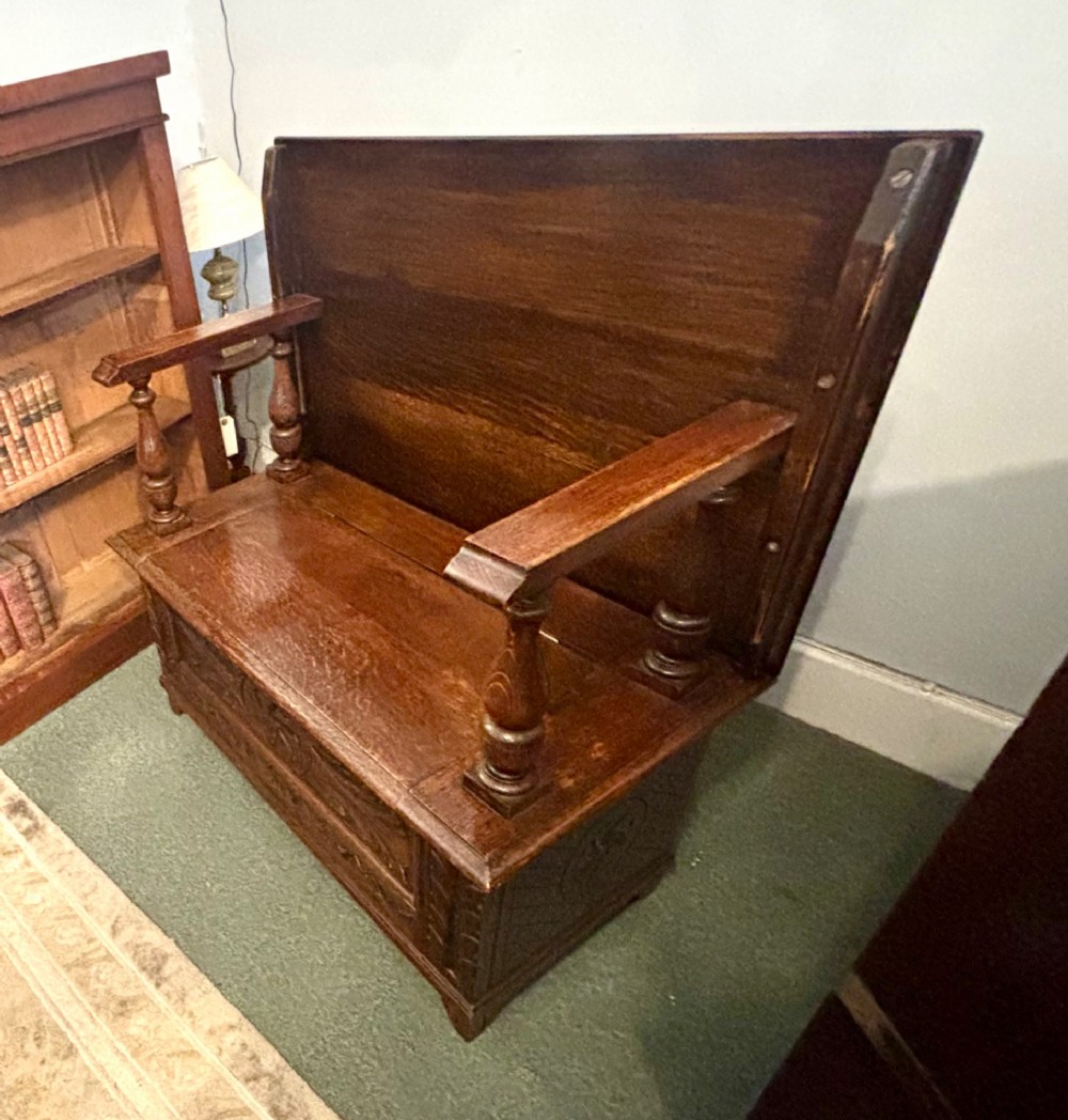 Small carved oak monk’s bench View VI