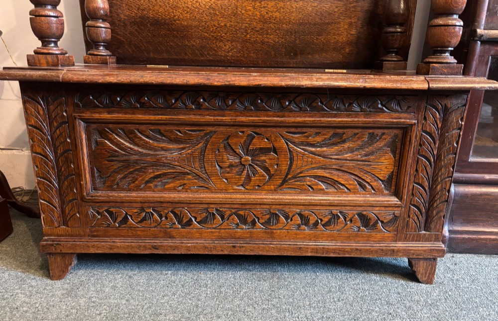 Small carved oak monk’s bench View VII