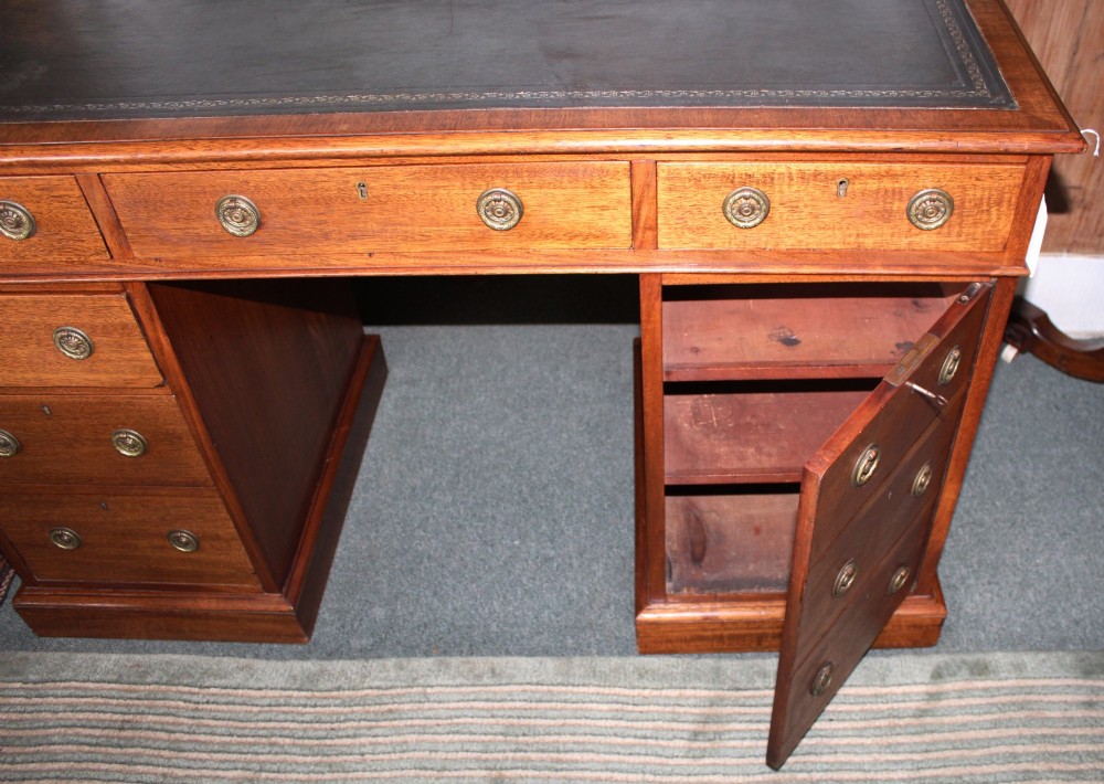 Victorian mahogany pedestal desk with leather top View IV