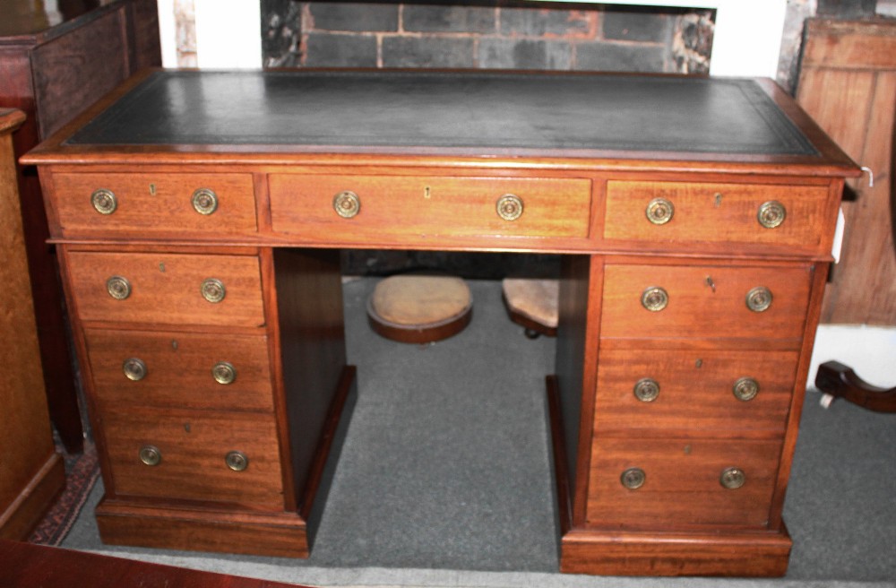 Victorian mahogany pedestal desk with leather top View VII