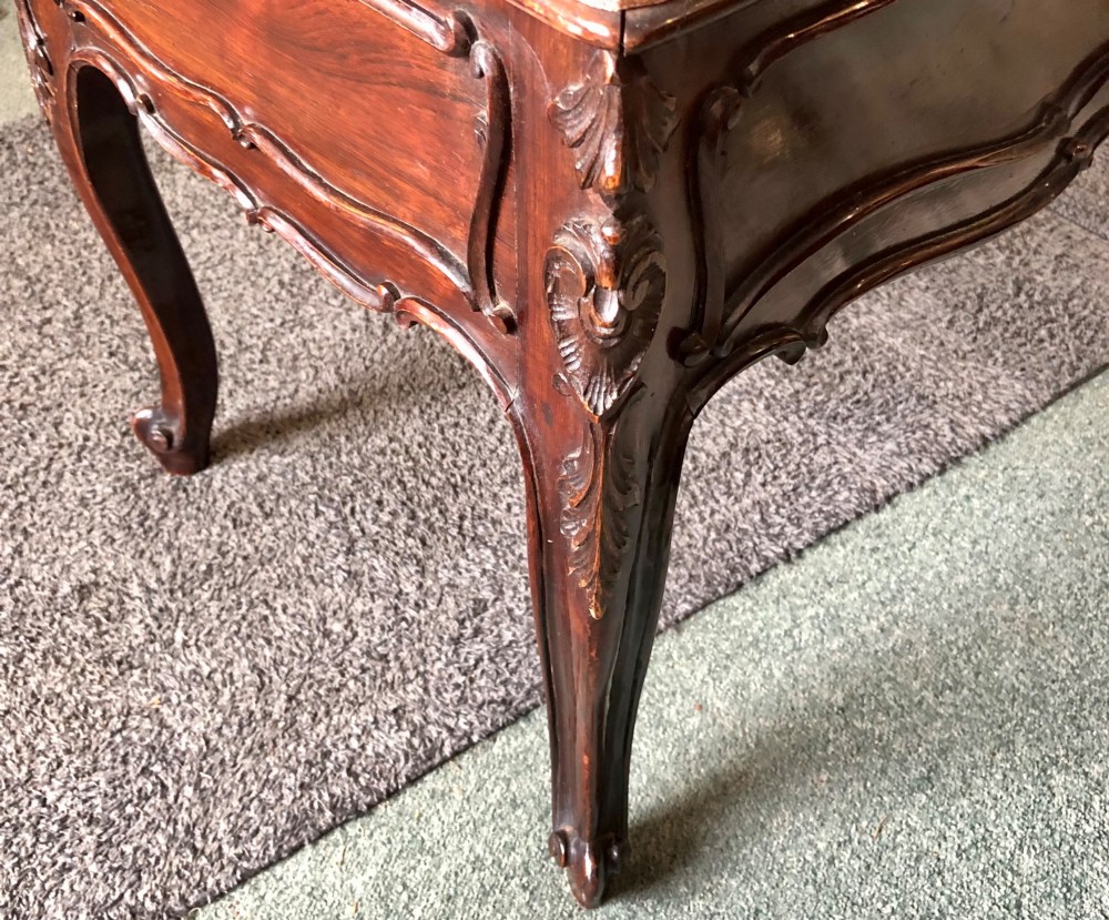 An Edwardian carved rosewood duet stool with a long, dusty-pink velvet upholstered top supported by cabriole legs. View IX