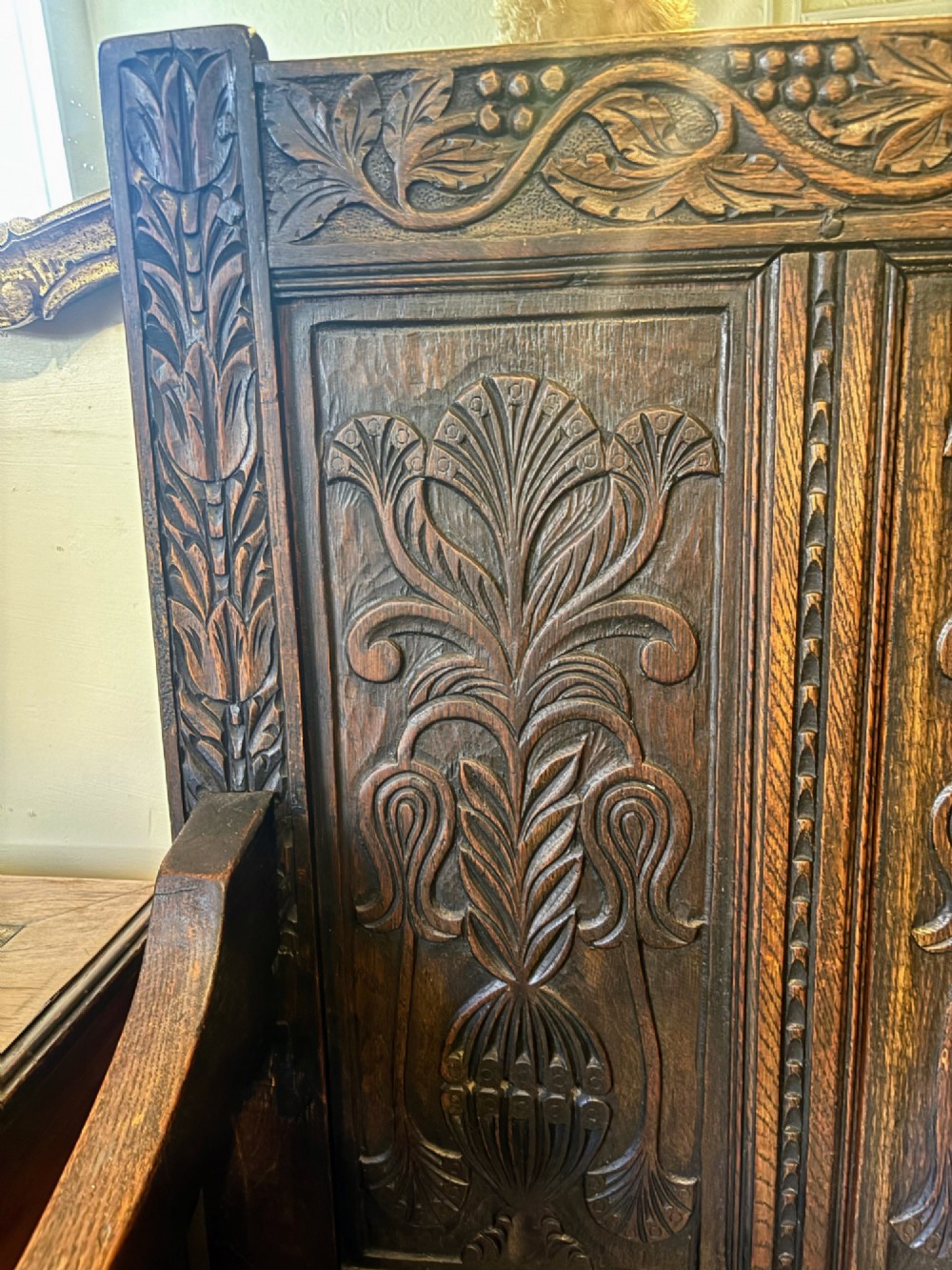 Small Victorian carved oak settle View VI