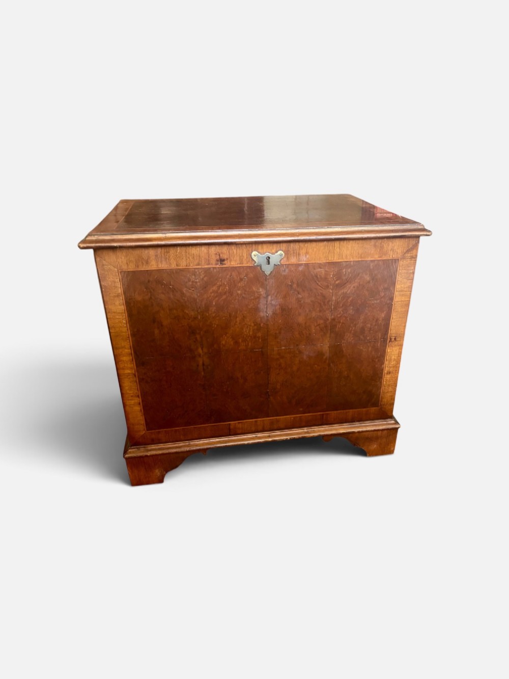 Small figured walnut and crossbanded coffer
