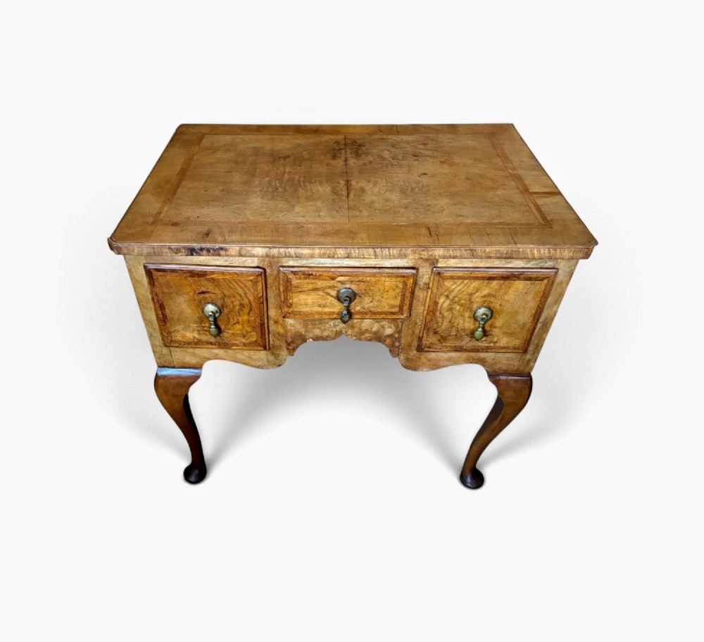 fine quality Georgian design walnut lowboy