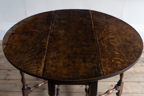 AN EARLY 18TH CENTURY OAK GATELEG TABLE - ADDITIONAL PHOTO 2