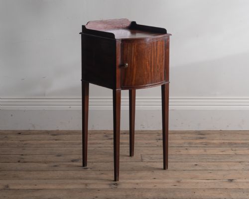 A GEORGIAN MAHOGANY POT CUPBOARD