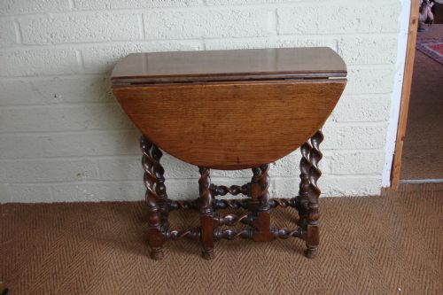 Small Oak Gateleg Table
