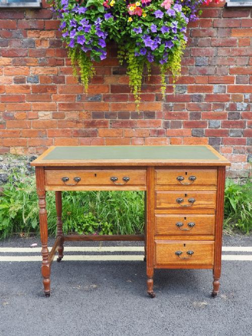 Single Pedestal Oak Desk