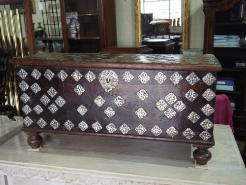 Middle Eastern Trunk