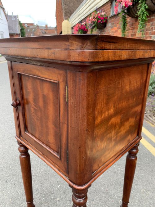 NINETEENTH CENTURY MAHOGANY BEDSIDE CUPBOARD - ADDITIONAL PHOTO 4