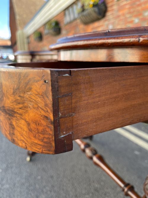 VICTORIAN WALNUT KIDNEY SHAPED DESK - ADDITIONAL PHOTO 9