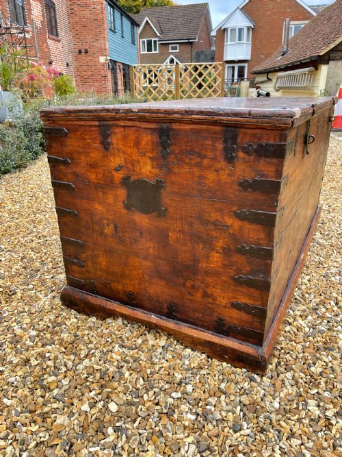 VERY LARGE INDIAN TRUNK - ADDITIONAL PHOTO 1