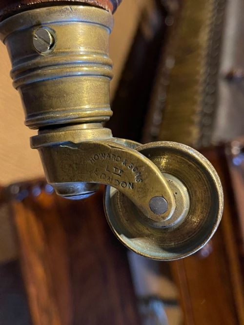 HOWARD AND SONS ARMCHAIR - ADDITIONAL PHOTO 1