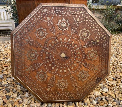 EXCELLENT PAIR OF BRASS INLAID HOSHIARPUR TABLES - ADDITIONAL PHOTO 1