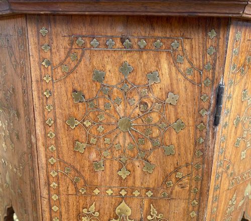 EXCELLENT PAIR OF BRASS INLAID HOSHIARPUR TABLES - ADDITIONAL PHOTO 6