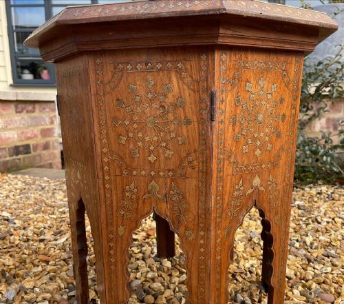 EXCELLENT PAIR OF BRASS INLAID HOSHIARPUR TABLES - ADDITIONAL PHOTO 9
