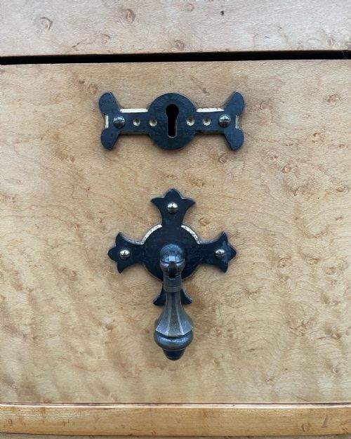 VICTORIAN BIRDSEYE MAPLE CHEST - ADDITIONAL PHOTO 1
