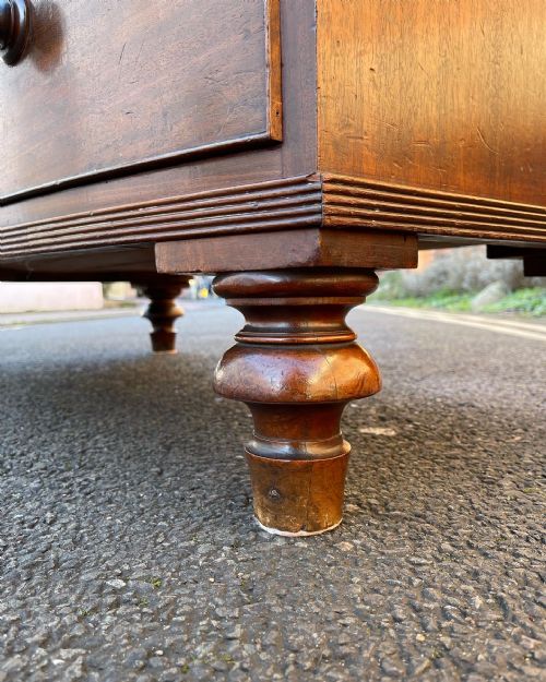 GEORGIAN MAHOGANY BOWFRONTED CHEST - ADDITIONAL PHOTO 3