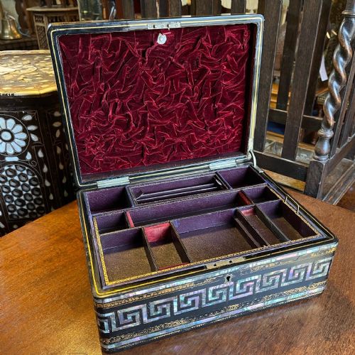 VICTORIAN PAPIER MACHE BOX - ADDITIONAL PHOTO 3