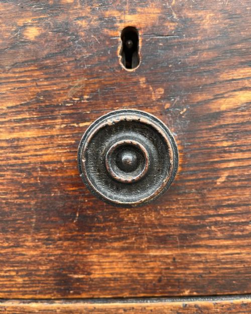 NINETEENTH CENTURY OAK PRESS CHEST - ADDITIONAL PHOTO 4