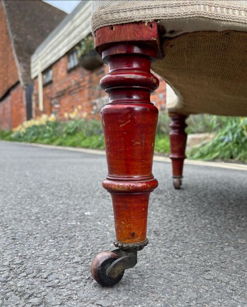 CONTINENTAL SHAPED STOOL - ADDITIONAL PHOTO 3