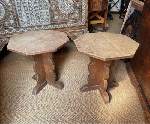 pair of oak tables - CATEGORY: ANTIQUE TABLES - DATED 1920