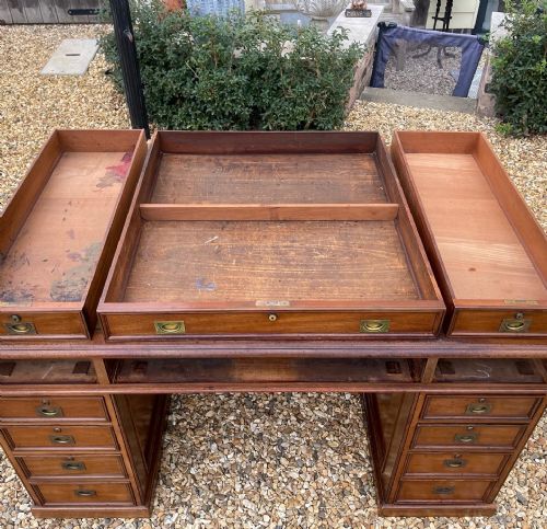 VICTORIAN MAHOGANY PEDESTAL DESK - ADDITIONAL PHOTO 2