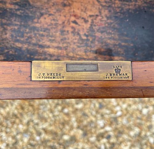 VICTORIAN MAHOGANY PEDESTAL DESK - ADDITIONAL PHOTO 4