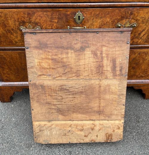 EARLY EIGHTEENTH CENTURY WALNUT CHEST - ADDITIONAL PHOTO 5