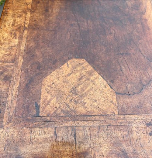 EARLY EIGHTEENTH CENTURY WALNUT CHEST - ADDITIONAL PHOTO 6