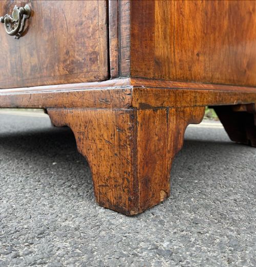 EARLY EIGHTEENTH CENTURY WALNUT CHEST - ADDITIONAL PHOTO 7