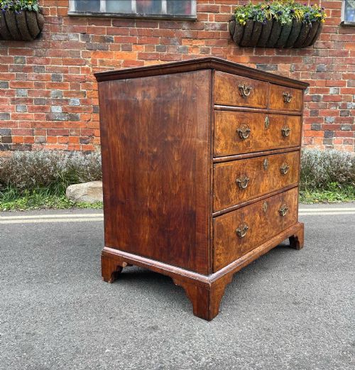 EARLY EIGHTEENTH CENTURY WALNUT CHEST - ADDITIONAL PHOTO 8