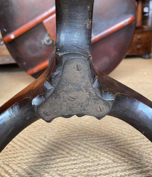 EIGHTEENTH CENTURY MAHOGANY TRIPOD TABLE - ADDITIONAL PHOTO 2