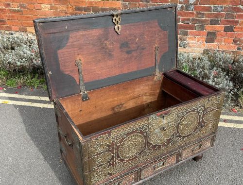 ZANZIBAR CHEST - ADDITIONAL PHOTO 1