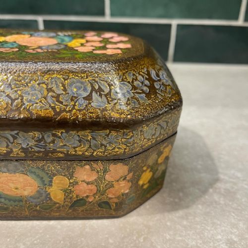 NINETEENTH CENTURY KASHMIRI PAPIERMACHE BOX - ADDITIONAL PHOTO 1
