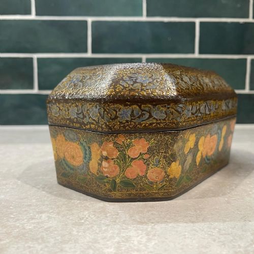 NINETEENTH CENTURY KASHMIRI PAPIERMACHE BOX - ADDITIONAL PHOTO 2