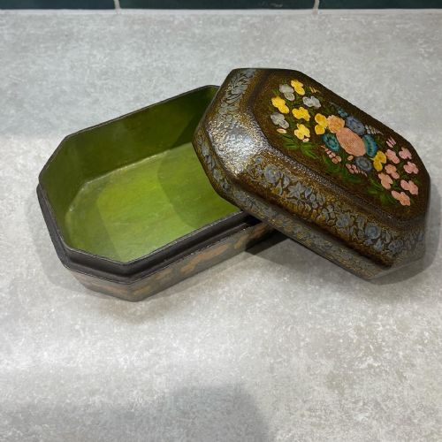 NINETEENTH CENTURY KASHMIRI PAPIERMACHE BOX - ADDITIONAL PHOTO 5