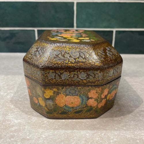 NINETEENTH CENTURY KASHMIRI PAPIERMACHE BOX - ADDITIONAL PHOTO 6