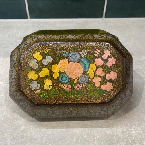 NINETEENTH CENTURY KASHMIRI PAPIERMACHE BOX - ADDITIONAL PHOTO 7