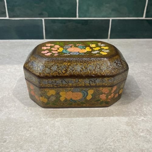 NINETEENTH CENTURY KASHMIRI PAPIERMACHE BOX - ADDITIONAL PHOTO 8