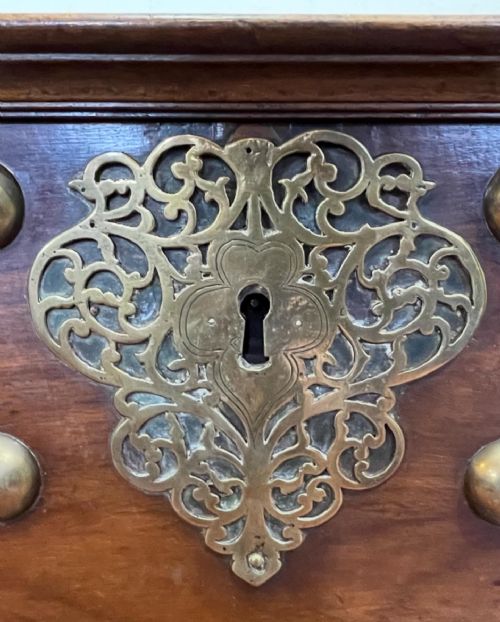 EIGHTEENTH CENTURY BATAVIAN TRUNK - ADDITIONAL PHOTO 1