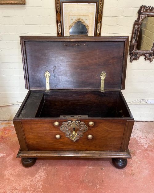 EIGHTEENTH CENTURY BATAVIAN TRUNK - ADDITIONAL PHOTO 3