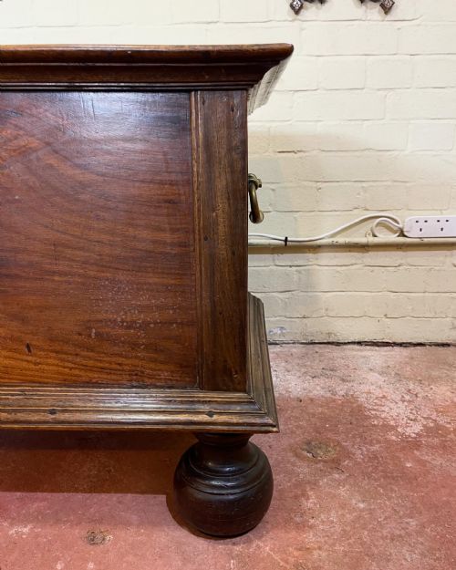 EIGHTEENTH CENTURY BATAVIAN TRUNK - ADDITIONAL PHOTO 6