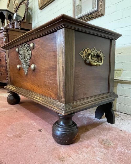 EIGHTEENTH CENTURY BATAVIAN TRUNK - ADDITIONAL PHOTO 7