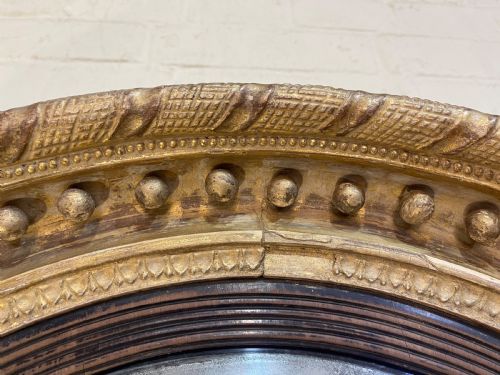 EARLY NINETEENTH CENTURY GILTWOOD CONVEX MIRROR - ADDITIONAL PHOTO 1