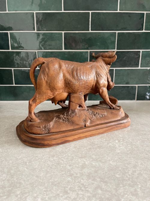 BLACK FOREST CARVING OF A COW - ADDITIONAL PHOTO 1