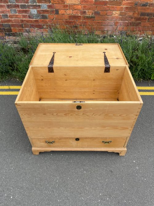 NINETEENTH CENTURY PINE MULE CHEST - ADDITIONAL PHOTO 2