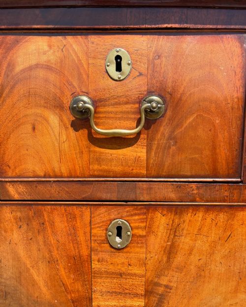 GEORGE II CHEST OF DRAWERS - ADDITIONAL PHOTO 1