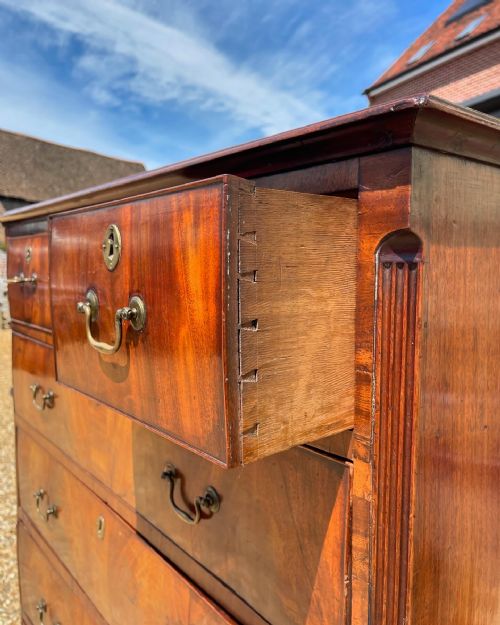 GEORGE II CHEST OF DRAWERS - ADDITIONAL PHOTO 5